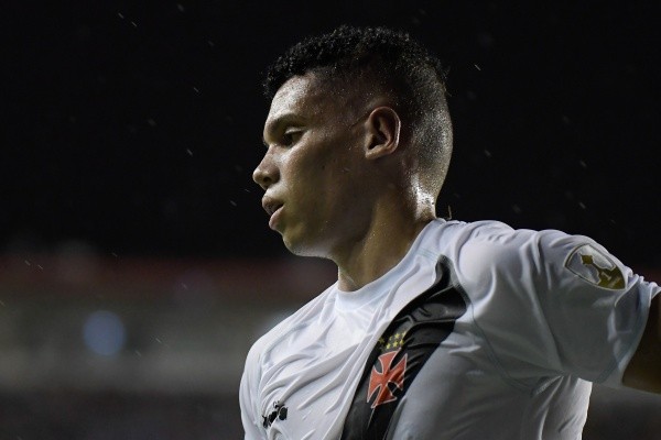 Foto: Thiago Ribeiro/AGIF – Paulinho está na mira do Colorado