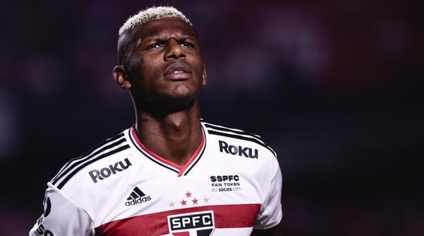 Arboleda foi liberado pelo São Paulo (Foto: Ettore Chiereguini/AGIF) Arboleda foi liberado pelo São Paulo (Foto: Ettore Chiereguini/AGIF)