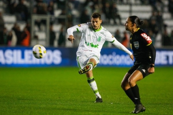 Foto: Luiz Erbes/AGIF - Danilo Avelar vem em boa temporada no América-MG
