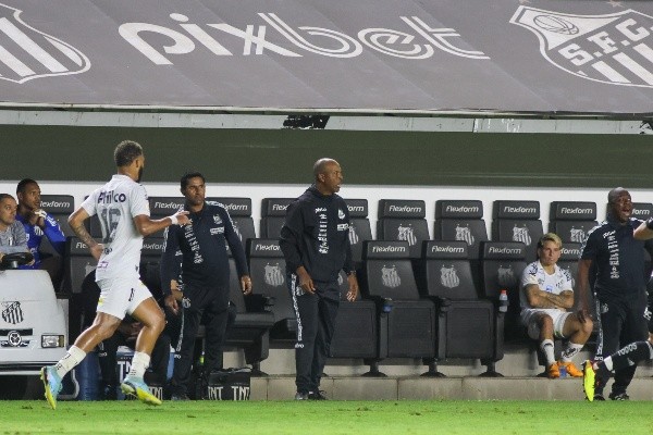 Foto:Fernanda Luz/AGIF – Orlando Ribeiro foi apontado pela torcida como culpado
