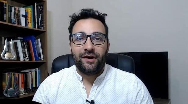 Foto: Reprodução/Youtube - Marco Bello revelou que decisão de permanência ou não de VP pode ser anunciada após o jogo contra o Santos Foto: Reprodução/Youtube - Marco Bello revelou que decisão de permanência ou não de VP pode ser anunciada após o jogo contra o Santos