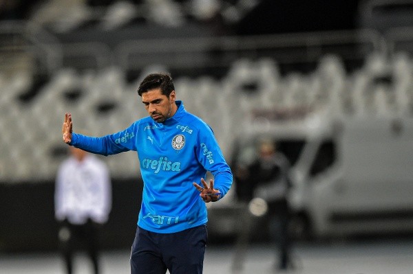RJ - Rio de Janeiro - 03/10/2022 - BRASILEIRO A 2022, BOTAFOGO X PALMEIRAS - Abel Ferreira tecnico do Palmeiras durante partida contra o Botafogo no estadio Engenhao pelo campeonato Brasileiro A 2022. Foto: Thiago Ribeiro/AGIF RJ - Rio de Janeiro - 03/10/2022 - BRASILEIRO A 2022, BOTAFOGO X PALMEIRAS - Abel Ferreira tecnico do Palmeiras durante partida contra o Botafogo no estadio Engenhao pelo campeonato Brasileiro A 2022. Foto: Thiago Ribeiro/AGIF