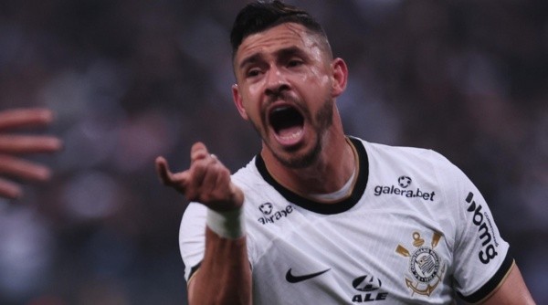 Giuliano comemorando gol no Corinthians - Foto: Ettore Chiereguini/AGIF Giuliano comemorando gol no Corinthians - Foto: Ettore Chiereguini/AGIF