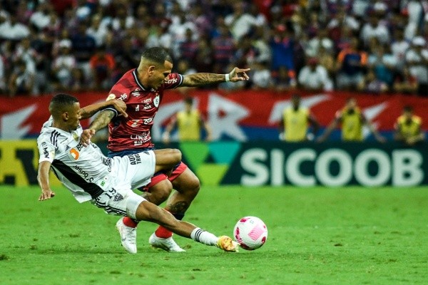 Ademir mais uma vez foi alvo de críticas no Galo (Foto: Kely Pereira/AGIF)
