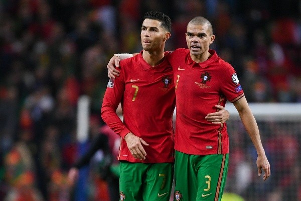 Foto: Octavio Passos/Getty Images | Pepe ao lado de Cristiano Ronaldo