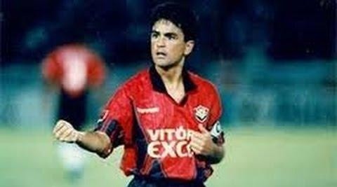 Foto: Reprodução/Youtube - Bebeto atuou junto com Pet Foto: Reprodução/Youtube - Bebeto atuou junto com Pet