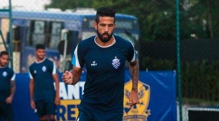 Foto: Morgana Oliveira/Instagram oficial CSA - Jonathan estaria interessando a Portuguesa