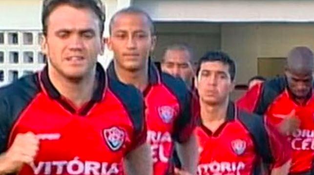 Foto: Reprodução/Youtube - Petkovic se transformou em um dos grandes nomes do Vitória no final dos anos 90 Foto: Reprodução/Youtube - Petkovic se transformou em um dos grandes nomes do Vitória no final dos anos 90