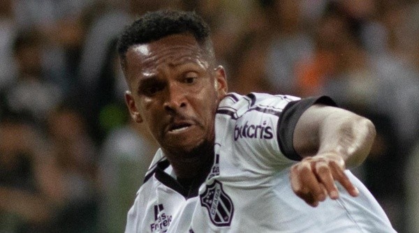 Jô vai enfrentar o seu ex-clube (Foto: Fernando Moreno/AGIF)