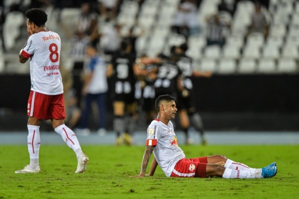 Foto:Thiago Ribeiro/AGIF – Aderlan desabafou contra a arbitragem