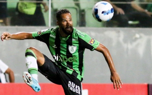 Everaldo deve ficar no América-MG - Foto: Fernando Moreno/AGIF