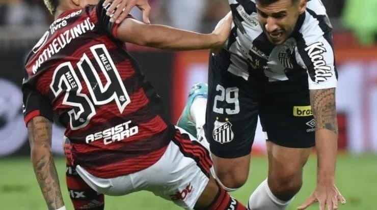 Mauro Cezar saiu em defesa do Flamengo no lance do pênalti de Matheuzinho em Camacho e revoltou os santistas na web. Foto: Ivan Storti/ Santos FC