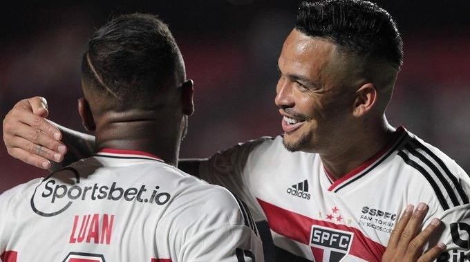 Foto: Rubens Chiri/Twitter Oficial São Paulo - Luan e Luciano formam parceira no Tricolor Foto: Rubens Chiri/Twitter Oficial São Paulo - Luan e Luciano formam parceira no Tricolor