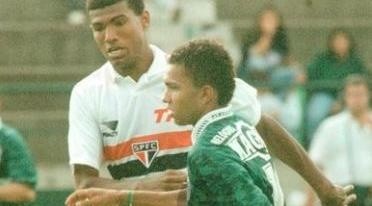Foto: Acervo Pessoal Amoroso/Instagram - Amoroso fez 19 gols no Brasileirão de 1994