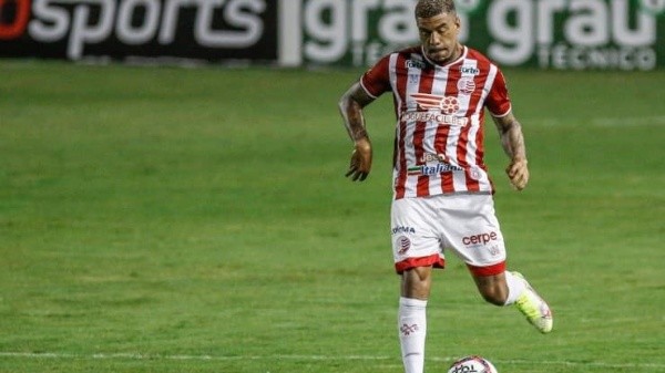 Foto: Paulo Paiva/AGIF/ Júnior Tavares em campo. Foto: Paulo Paiva/AGIF/ Júnior Tavares em campo.