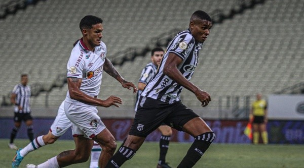 Cléber tem um acerto com o Coritiba - Foto: Lucas Emanuel/AGIF