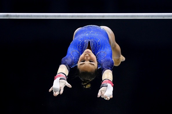 Flavia nas barras: único aparelho em que participou na final.     Créditos: Laurence Griffiths/Getty Images