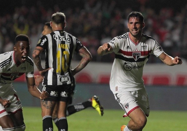 Fotos: Rubens Chiri / saopaulofc.net/ Calleri marca dois gols em empate com o Atlético-MG e volta para a briga pela artilharia do Brasileirão. 