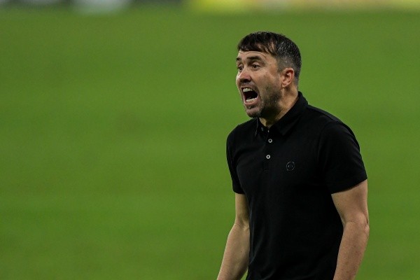 Foto: Thiago Ribeiro/AGIF – Coudet, ex-Inter, está livre no mercado e torcida do Santos pede sua contratação