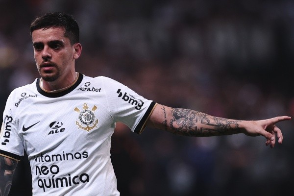 Fágner com a camisa do Corinthians (Foto: Ettore Chiereguini/AGIF)