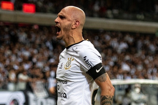 Fábio Santos pode ter última temporada da carreira -  Foto: Alessandra Torres/AGIF