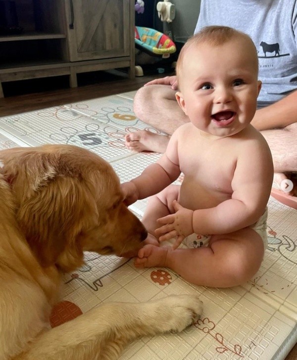 Brady com a cachorra, Riley - Foto: Instagram @ashleybuch2