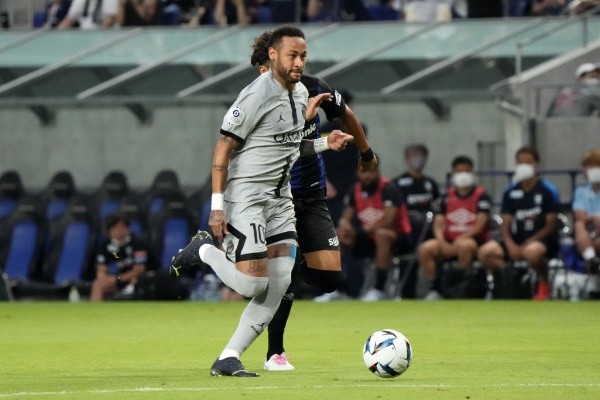 Koji Watanabe/Getty Images/ Neymar em campo pelo PSG. 