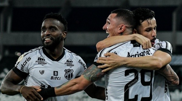 Mendoza tem contrato até dezembro de 2023 (Foto: Thiago Ribeiro/AGIF)