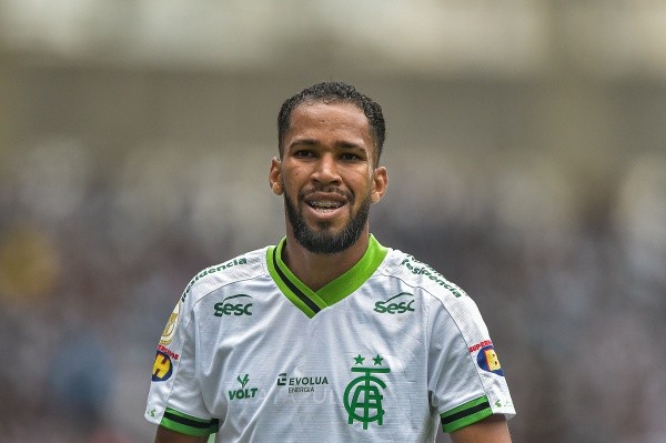 Everaldo vai continuar no América-MG - Foto: Thiago Ribeiro/AGIF