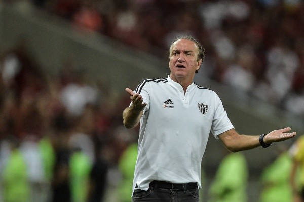 RJ - Rio de Janeiro - 15/10/2022 - BRASILEIRO A 2022, FLAMENGO X ATLETICO-MG - Cuca tecnico do Atletico-MG durante partida contra o Flamengo no estadio Maracana pelo campeonato Brasileiro A 2022. Foto: Thiago Ribeiro/AGIF