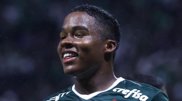 Endrick já estreou nos profissionais do Palmeiras (Foto: Marcello Zambrana/AGIF)