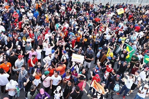 Público na pista de Interlagos. Créditos: Lars Baron/Getty Images
