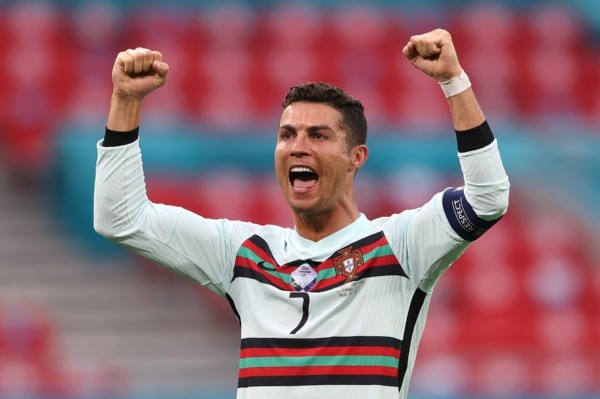 Photo by Alex Pantling/Getty Images - Cristiano Ronaldo tem a ajuda de outros grandes jogadores no Qatar.