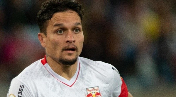 MT - Cuiaba - 11/06/2022 - BRASILEIRO A 2022, CUIABA X BRAGANTINO - Artur jogador do Bragantino durante partida contra o Cuiaba no estadio Arena Pantanal pelo campeonato Brasileiro A 2022. Foto: Gil Gomes/AGIF MT - Cuiaba - 11/06/2022 - BRASILEIRO A 2022, CUIABA X BRAGANTINO - Artur jogador do Bragantino durante partida contra o Cuiaba no estadio Arena Pantanal pelo campeonato Brasileiro A 2022. Foto: Gil Gomes/AGIF