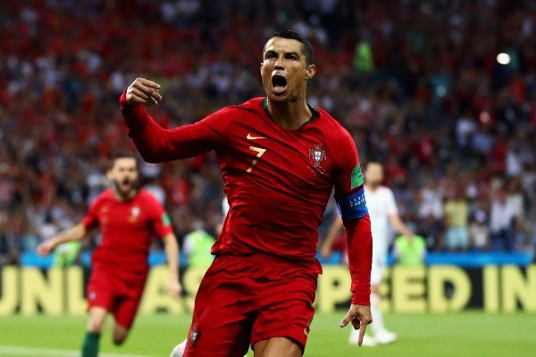Photo by Dean Mouhtaropoulos/Getty Image - Cristiano Ronaldo na partida em que marcou três gols contra a Espanha