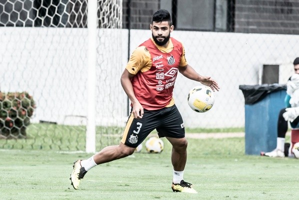 Foto: Ivan Storti/Santos FC – Felipe Jonatan tem contrato com o Santos até fevereiro de 2025