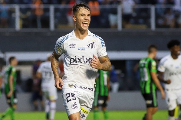 Foto: Pedro Ernesto Guerra Azevedo/Santos FC – Rueda é cobrada pela torcida do Santos