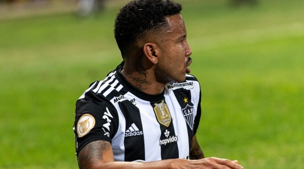 Jair está na mira do Fluminense (Foto: Alessandra Torres/AGIF)