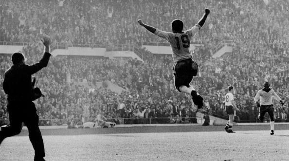 Foto: Keystone/Getty Images - Zito comemora um dos gols do Brasil contra a Tchecoslováquia Foto: Keystone/Getty Images - Zito comemora um dos gols do Brasil contra a Tchecoslováquia
