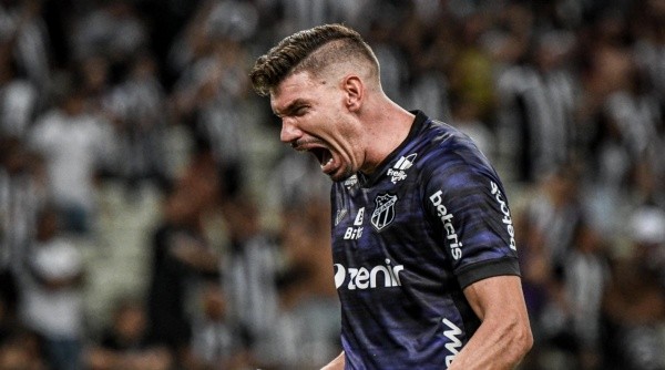 João Ricardo é outro na mira do Fortaleza (Foto: Kely Pereira/AGIF)