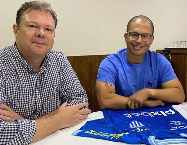 Foto: Divulgação/Avaí – Alex é o novo treinador do Leão para 2023