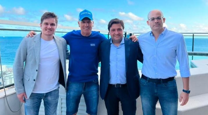 Foto: Divulgação/Grêmio - Renato Portaluppi se reuniu com dirigentes do Grêmio e decidiu renovar com o Imortal