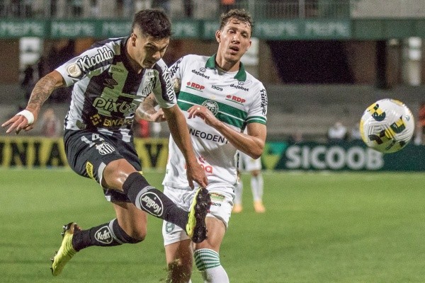 Foto: Robson Mafra/AGIF – Rodrigo Fernández foi um dos poucos destaques do Santos em 2022