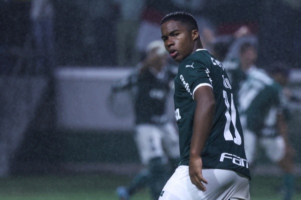 Endrick com a camisa do Palmeiras - Foto: Marcello Zambrana/AGIF