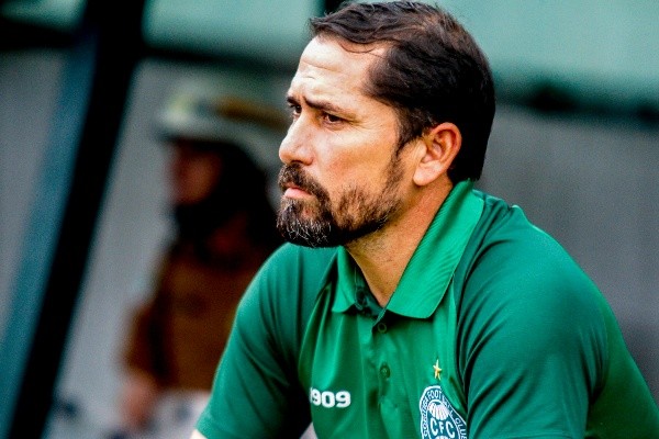 PR - Curitiba - 03/04/2022 - PARANAENSE 2022 FINAL, CORITIBA X MARINGA - Gustavo Morinigo tecnico do Coritiba durante partida contra o Maringa no estadio Couto Pereira pelo campeonato Paranaense 2022. Foto: Gabriel Machado/AGIF