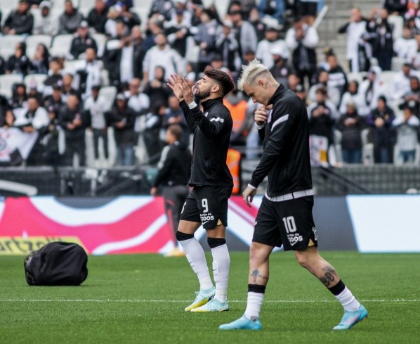 Foto: Guilherme Drovas/AGIF – Yuri Alberto e Róger Guedes