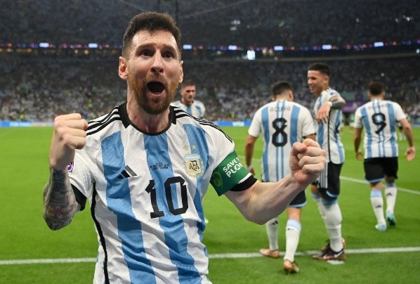 Dan Mullan/Getty Images/ Messi comemorando o primeiro gol da Argentina. 