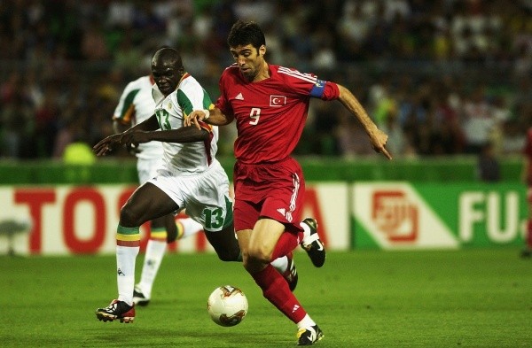 Photo by Stu Forster/Getty Images - Hakan Sukur é o autor do gol mais rápido da história de 