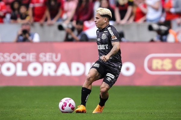 Foto: Pedro H. Tesch/AGIF – Santos deve comprar Soteldo