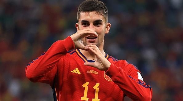 Foto: Buda Mendes/Getty Images - Ferran Torres já marcou dois gols na Copa do Mundo